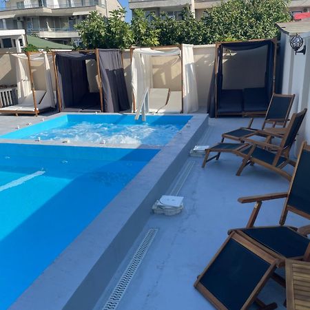 Family Hotel Malibu Tjernomorets Exteriör bild