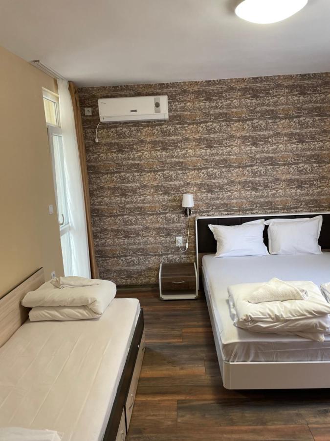 Family Hotel Malibu Tjernomorets Exteriör bild