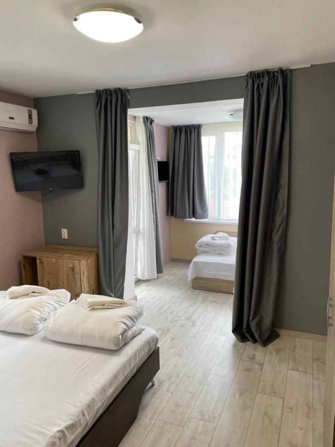 Family Hotel Malibu Tjernomorets Exteriör bild