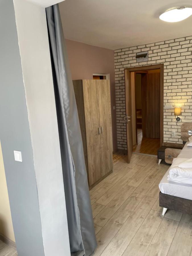 Family Hotel Malibu Tjernomorets Exteriör bild