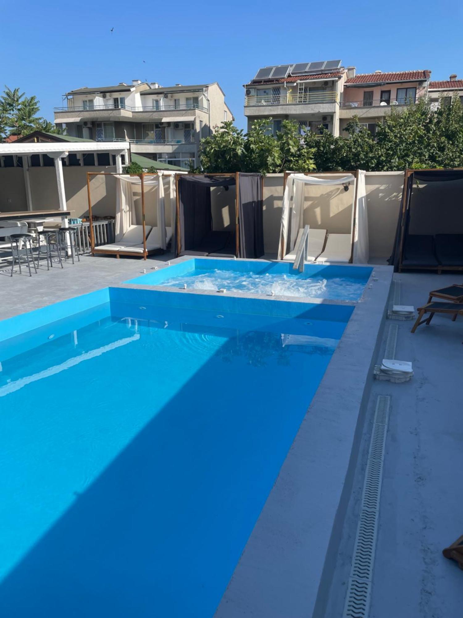 Family Hotel Malibu Tjernomorets Exteriör bild