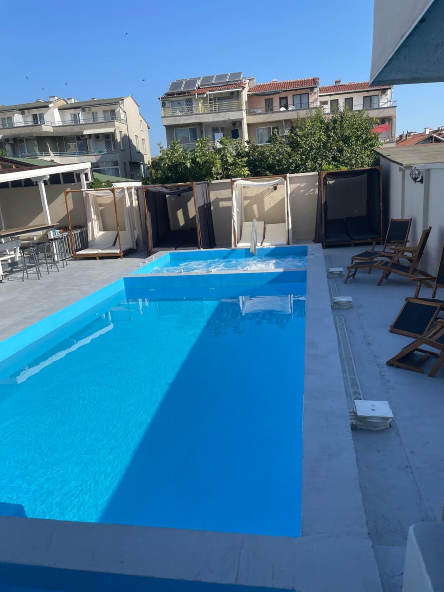 Family Hotel Malibu Tjernomorets Exteriör bild