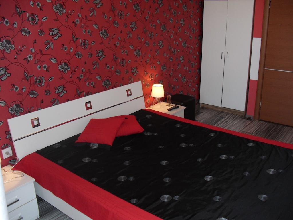 Family Hotel Malibu Tjernomorets Rum bild