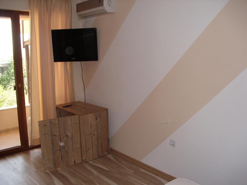 Family Hotel Malibu Tjernomorets Rum bild