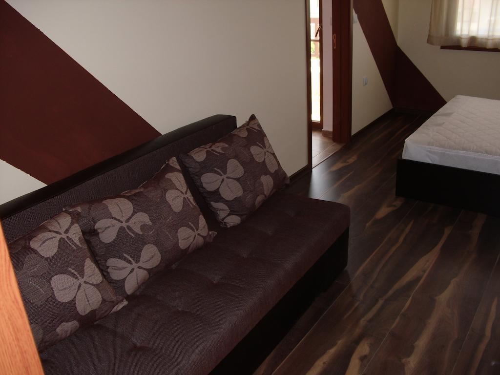 Family Hotel Malibu Tjernomorets Rum bild