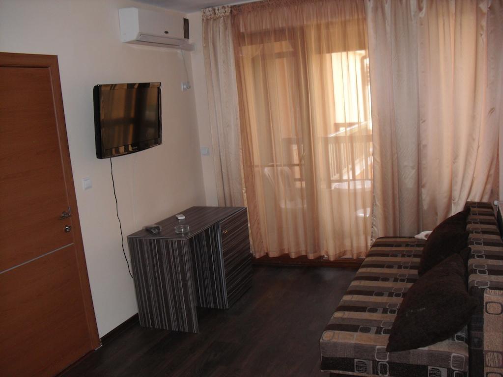 Family Hotel Malibu Tjernomorets Rum bild